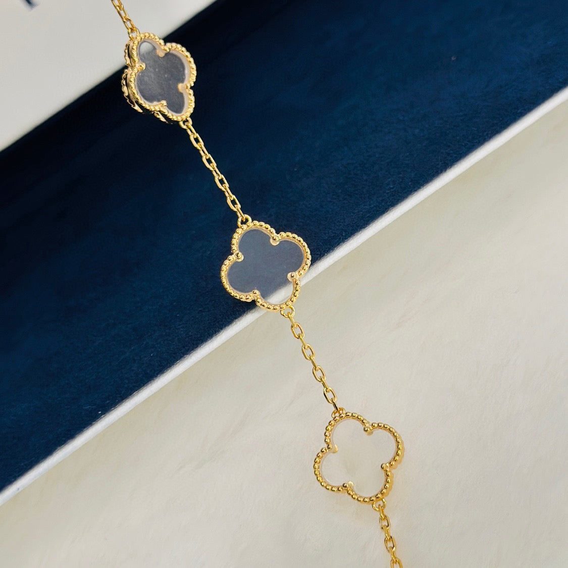 [⭐Veyra]CLOVER 5 MOTIF ROCK CRYSTAL BRACELET