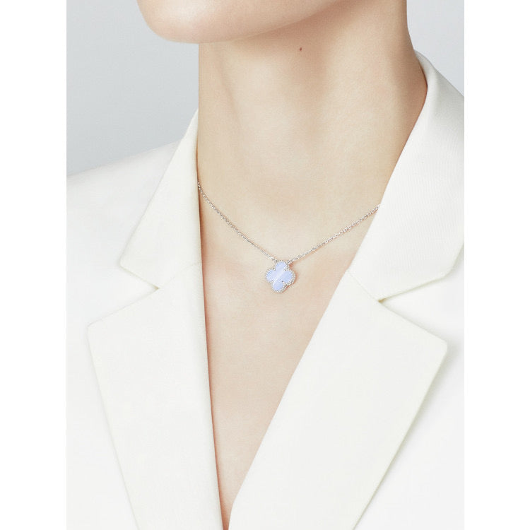 [⭐Veyra]CLOVER 15MM BLUE CHALCEDONY NECKLACE SILVER