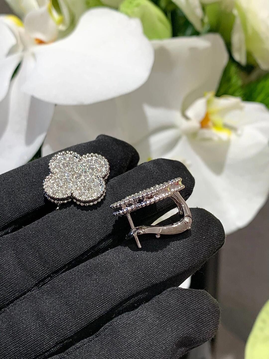 [⭐Veyra]CLOVER 20MM MOTIFS DIAMOND STUD EARRINGS SILVER