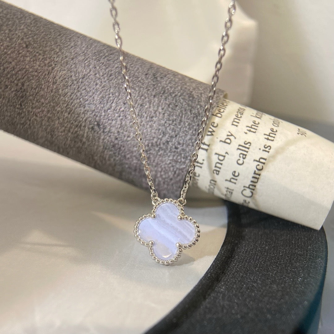 [⭐Veyra]CLOVER 15MM BLUE CHALCEDONY NECKLACE SILVER