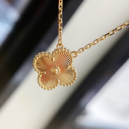 [⭐Veyra]CLOVER 15MM LASER NECKLACE