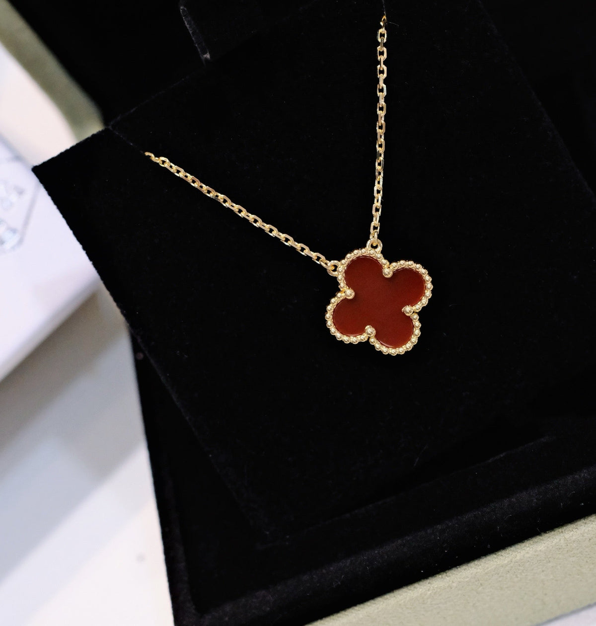 [⭐Veyra]CLOVER 15MM CARNELIAN SINGLE FLOWER NECKLACE