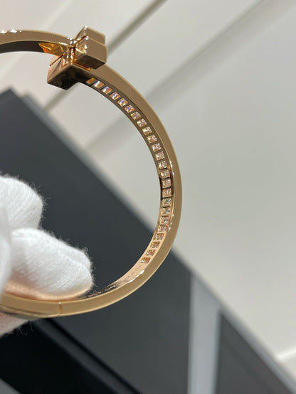 [⭐Veyra Jewels]WIDE HINGED BANGLE PINK GOLD WITH BAGUETTE DIAMONDS
