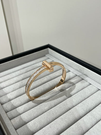 [⭐Veyra Jewels]WIDE HINGED BANGLE PINK GOLD WITH BAGUETTE DIAMONDS