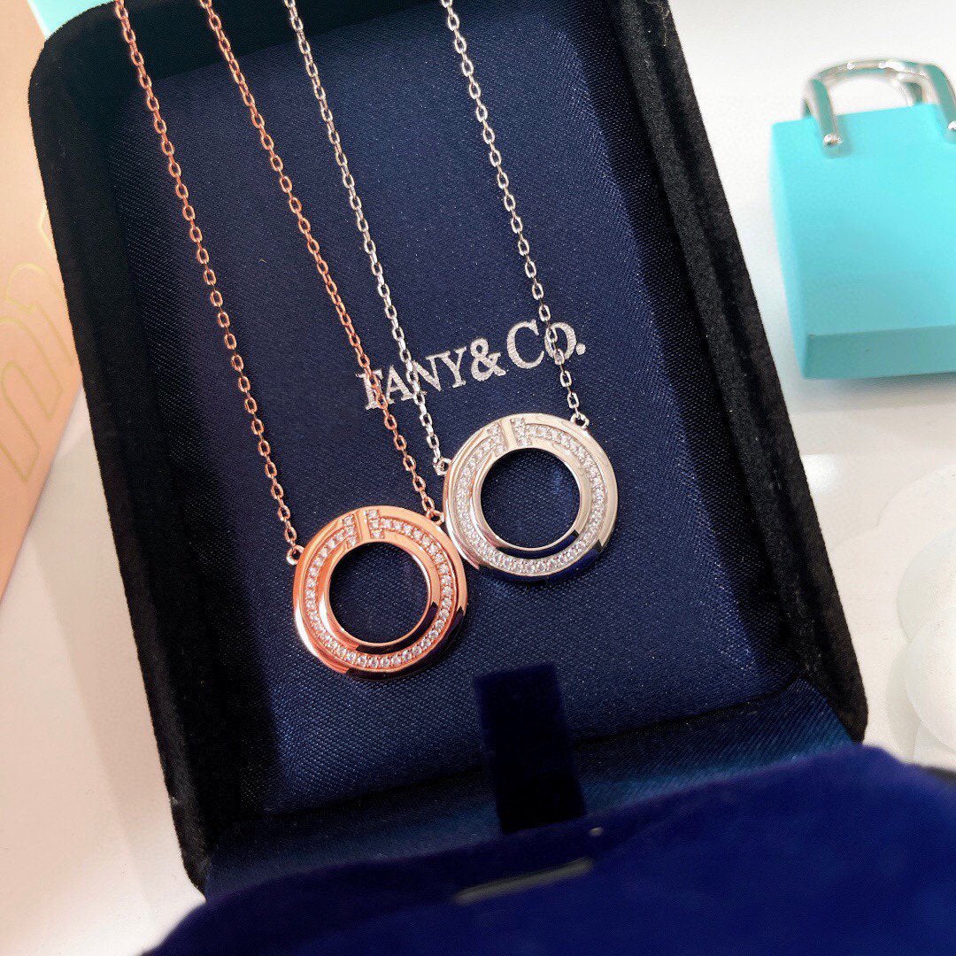 [⭐Veyra Jewels]DIAMOND AND MOTHER OF PEARL CIRCLE PENDANT