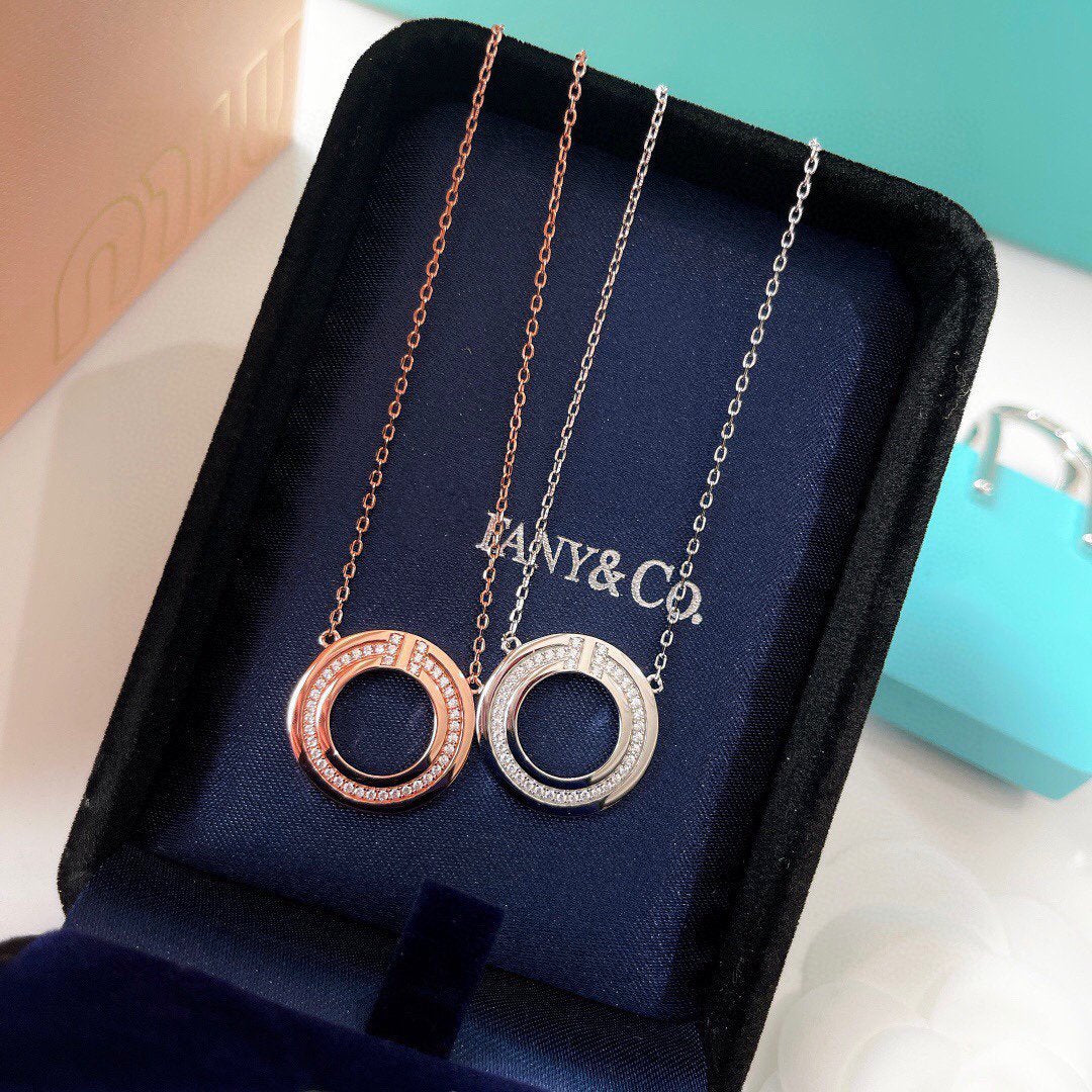 [⭐Veyra Jewels]DIAMOND AND MOTHER OF PEARL CIRCLE PENDANT