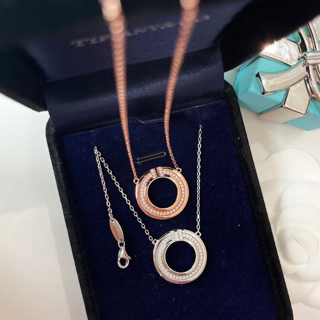 [⭐Veyra Jewels]DIAMOND AND MOTHER OF PEARL CIRCLE PENDANT