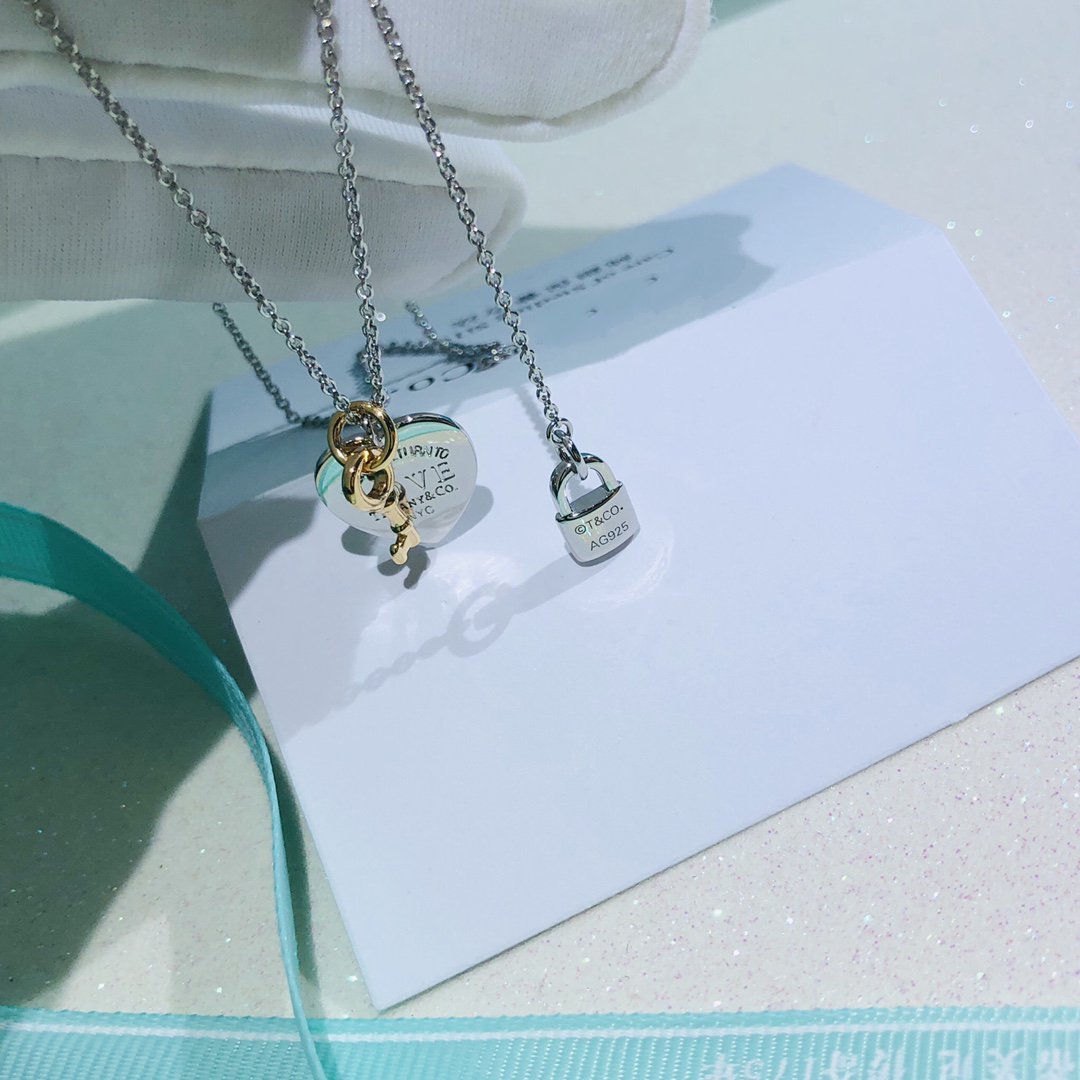 [⭐Veyra Jewels]LOVE HEART TAG KEY NECKLACE