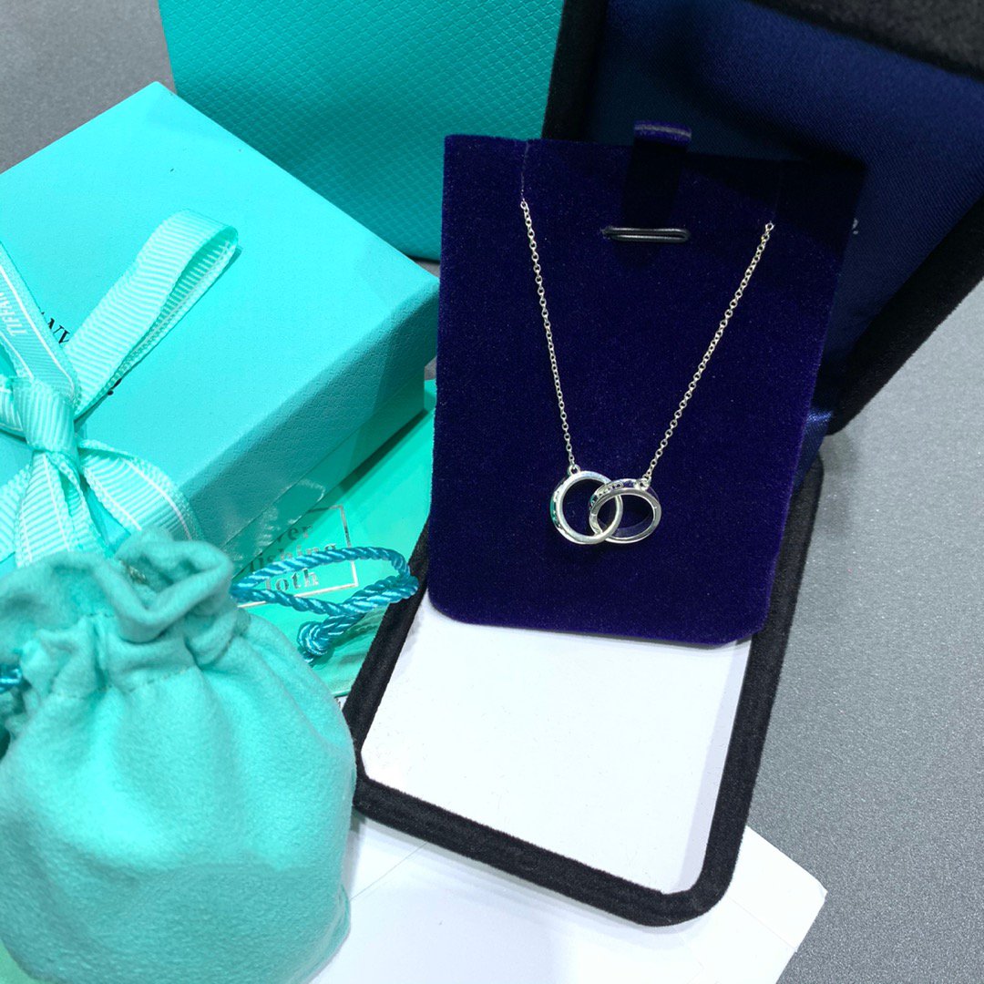 [⭐Veyra Jewels]INTERLOCKING CIRCLES PENDANT SILVER SMALL NECKLACE