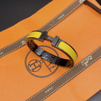 [⭐Veyra]CLIC HM SO BLACK YELLOW BRACELET