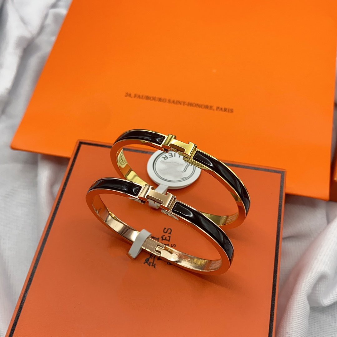 [⭐Veyra]CLASSIC HM CLIC BLACK 8MM ENAMEL BRACELET