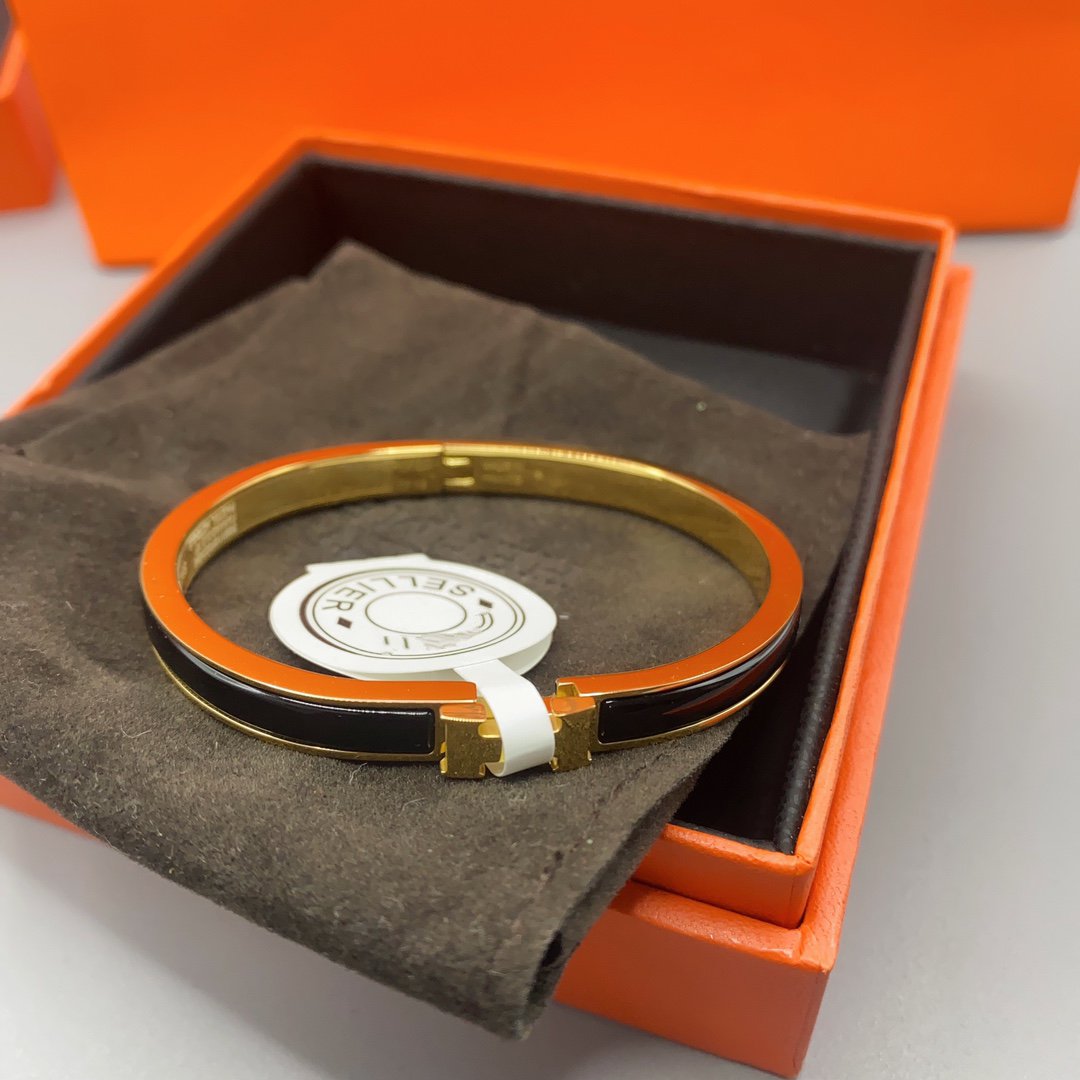 [⭐Veyra]CLASSIC HM CLIC BLACK 8MM ENAMEL BRACELET