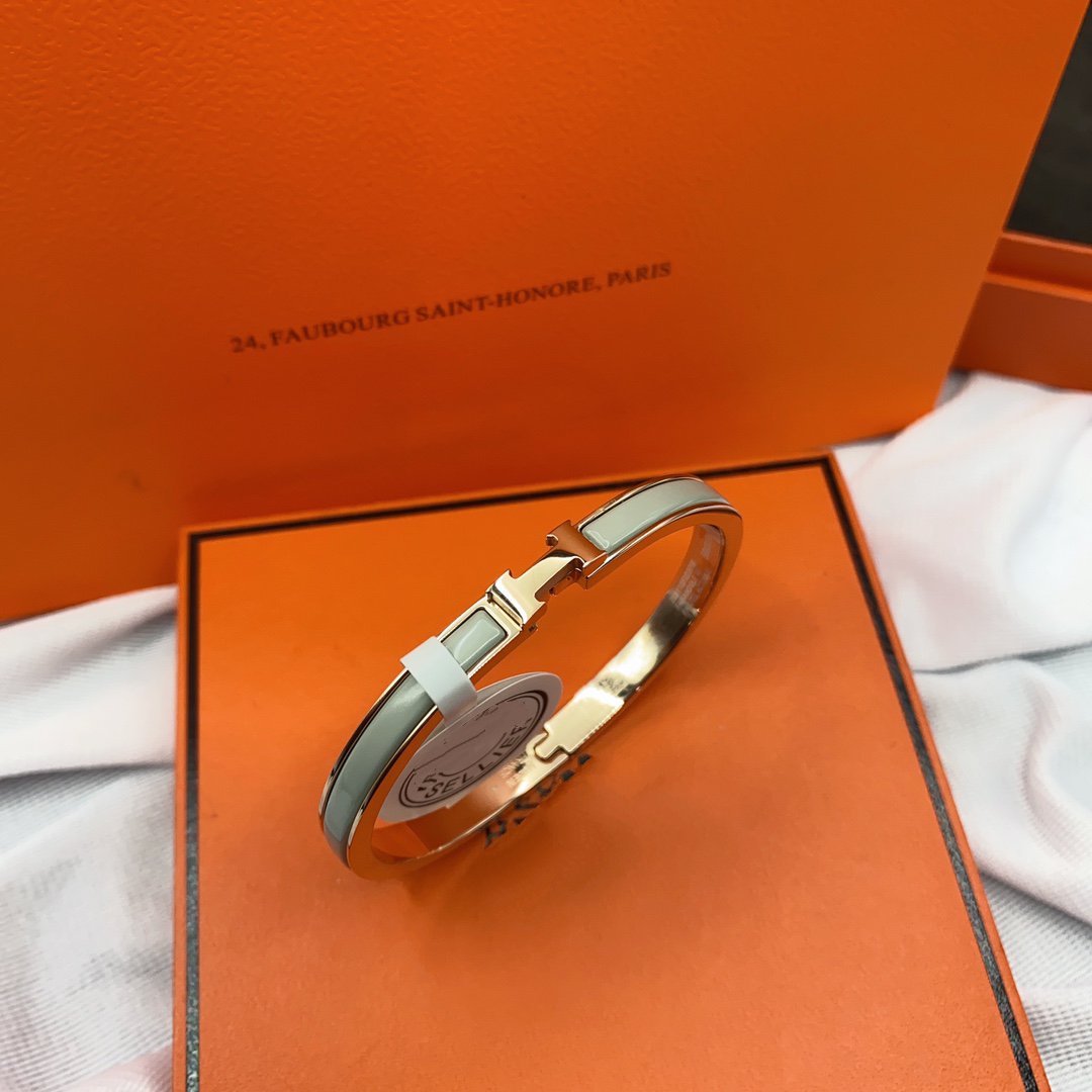 [⭐Veyra]CLASSIC HM CLIC GREEN 8MM ENAMEL BRACELET