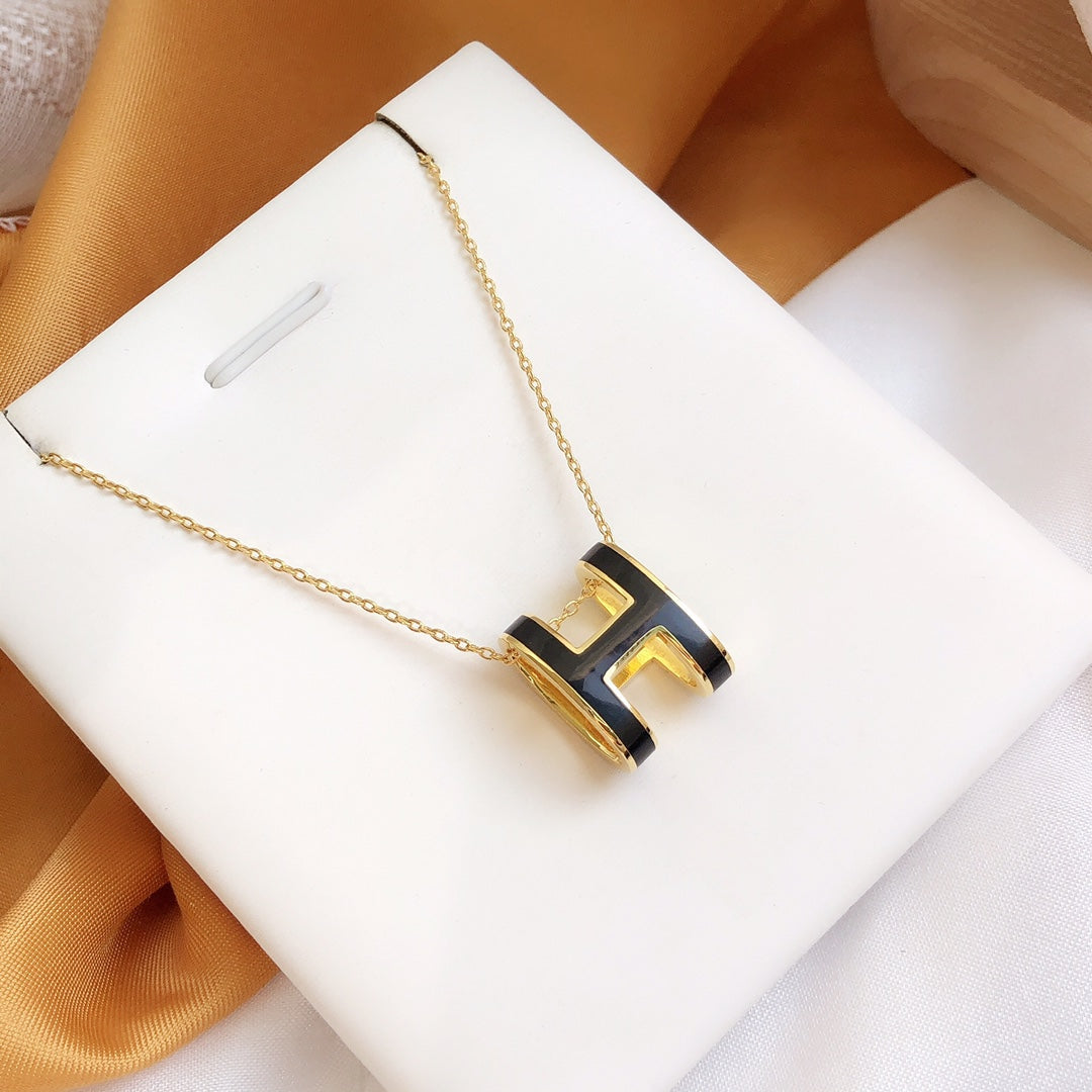 [⭐Veyra]HM CLIC BLACK ENAMEL GOLD NECKLACE