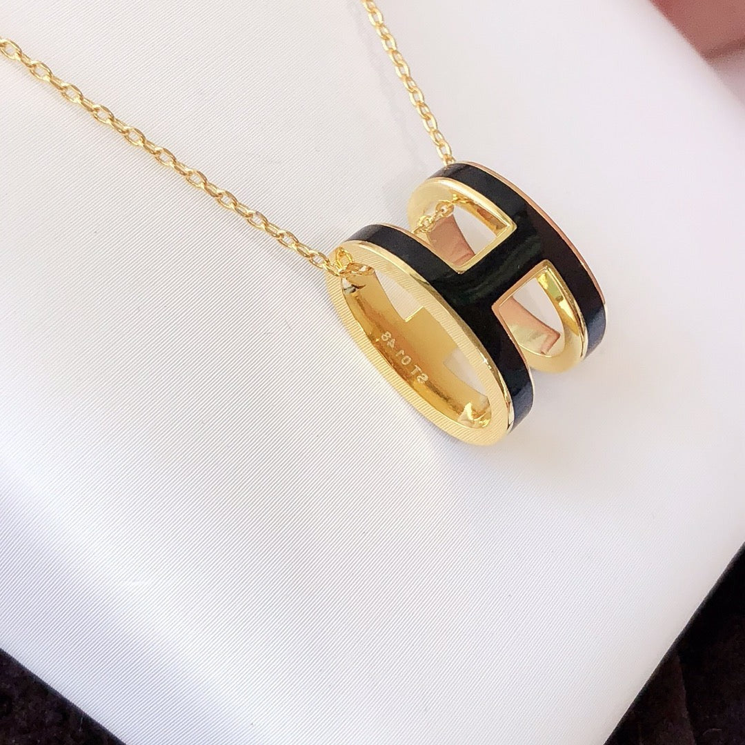 [⭐Veyra]HM CLIC BLACK ENAMEL GOLD NECKLACE