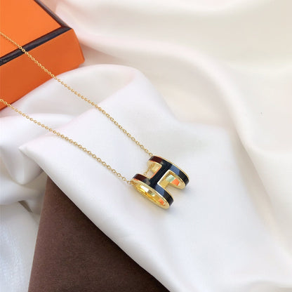 [⭐Veyra]HM CLIC BLACK ENAMEL GOLD NECKLACE