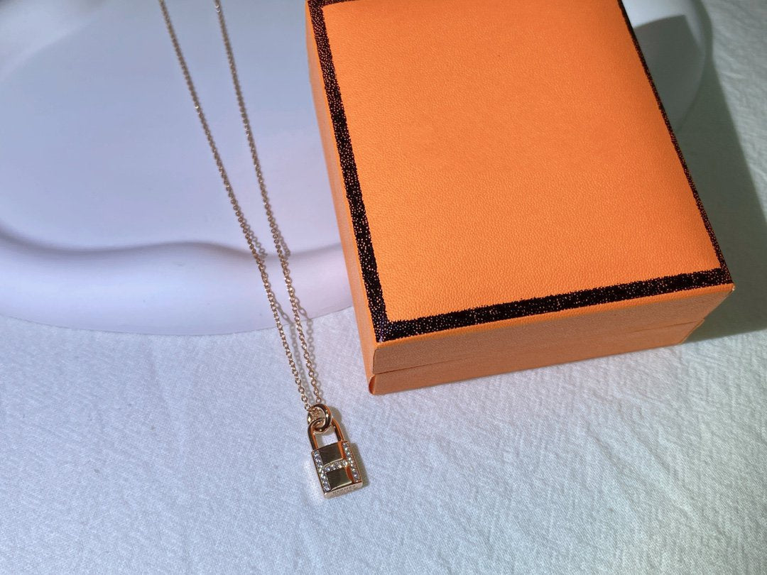 [⭐Veyra]HM ADVANCED NICHE LOCK HEAD NECKLACE DIAMONDS