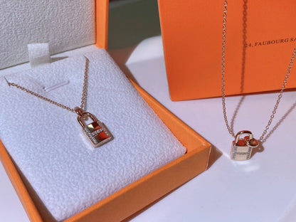[⭐Veyra]HM ADVANCED NICHE LOCK HEAD NECKLACE DIAMONDS