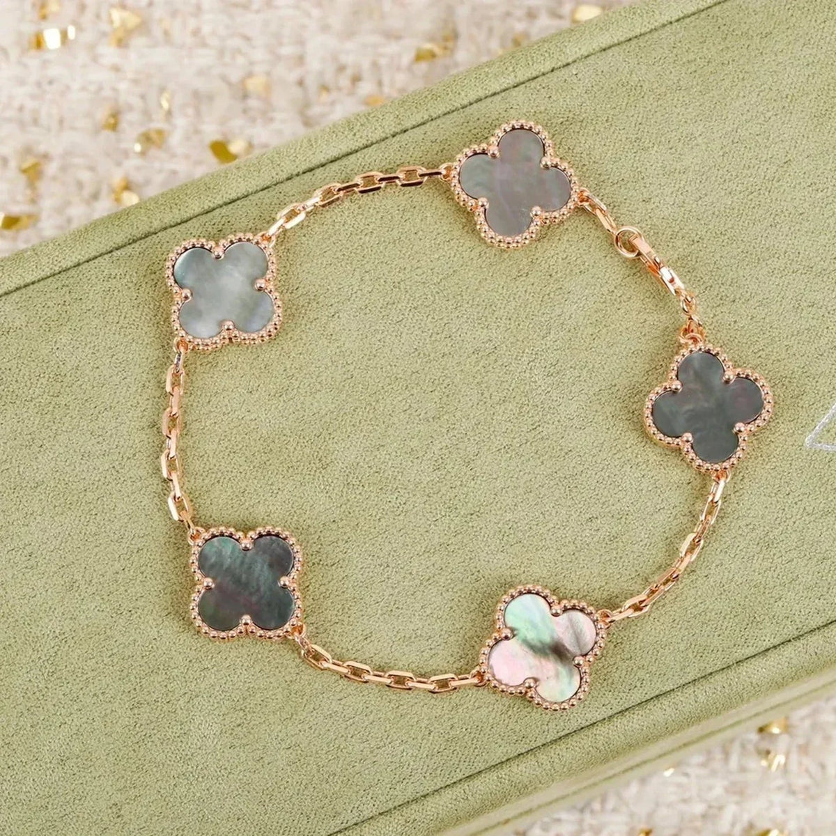 [⭐Veyra] CLOVER 5 MOTIF GRAY MOP BRACELET COLLECTION