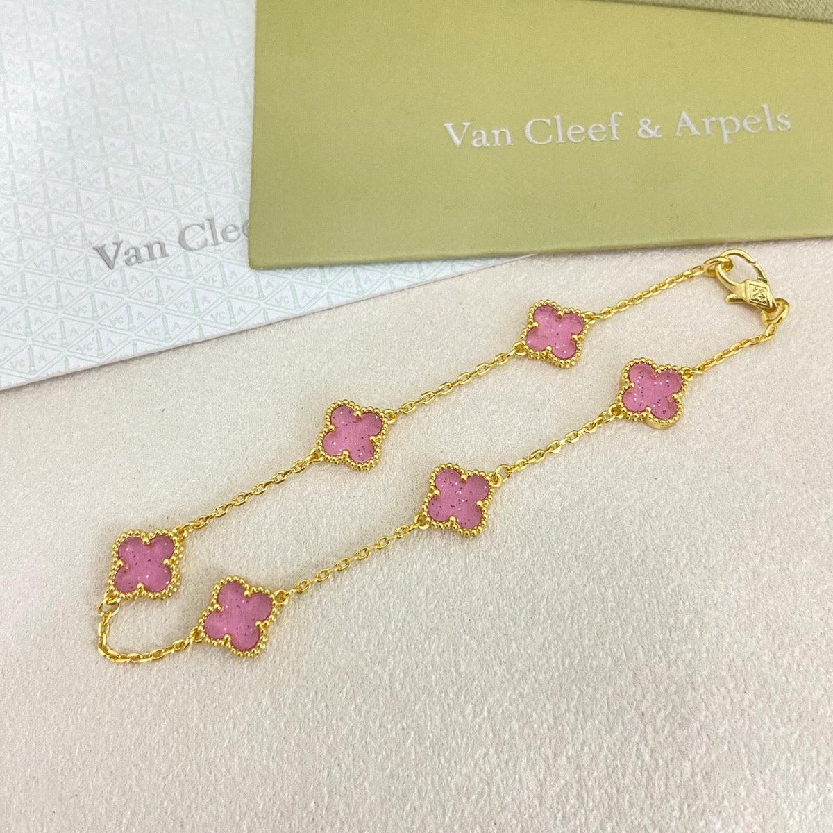[⭐Veyra]2026 NEW CLOVER 6 MOTIF BUBBLE PINK ENAMEL BRACELET
