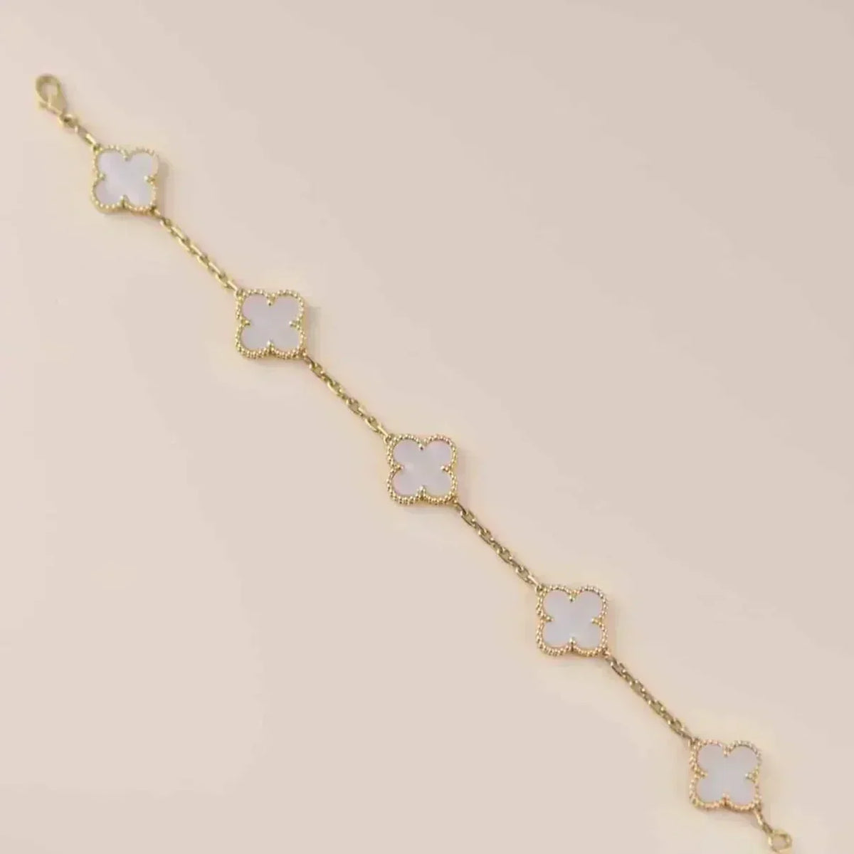 [⭐Veyra]CLOVER WHITE PEARL MOP 5 MOTIF BRACELET COLLECTION
