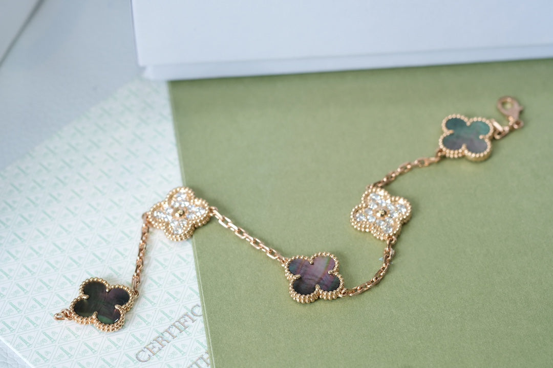[⭐Veyra] CLOVER 5 MOTIF GRAY MOP BRACELET COLLECTION