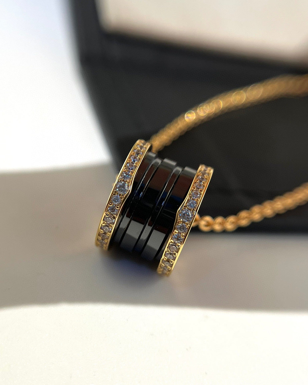 [⭐Veyra]ZERO 1 BLACK CERAMIC DIAMOND PINK GOLD NECKLACE